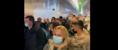 VIDEO | Haos pe „Otopeni”, unde sute de persoane stau la coadă la terminalul Sosiri din cauza formalităților Covid -19
