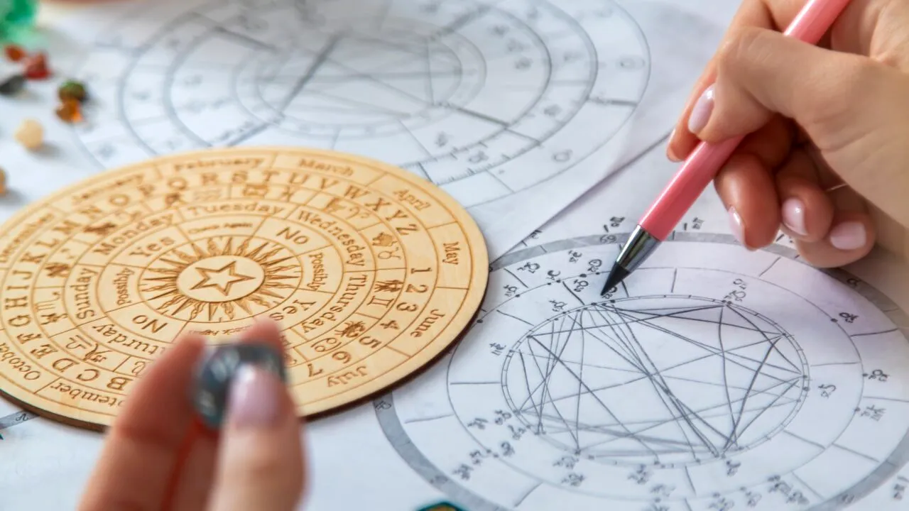 Trei ZODII care se confruntă cu pierderi financiare în martie 2025. Au o lună dificilă cu banii