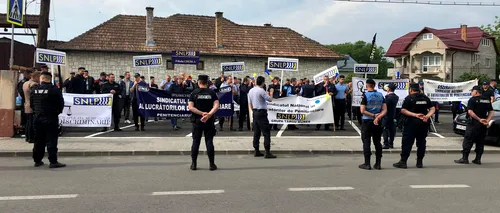 Protest cu peste 100 de persoane la Penitenciarul Gherla: „Toader a ratat, Birchall fii bărbat / „Birchall fă ceva sau dă-ți demisia