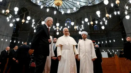 Papa Leon al XIV-lea s-a descălțat și a vizitat Moscheea Albastră din Istanbul. Pontiful nu și-a dorit un moment de rugăciune