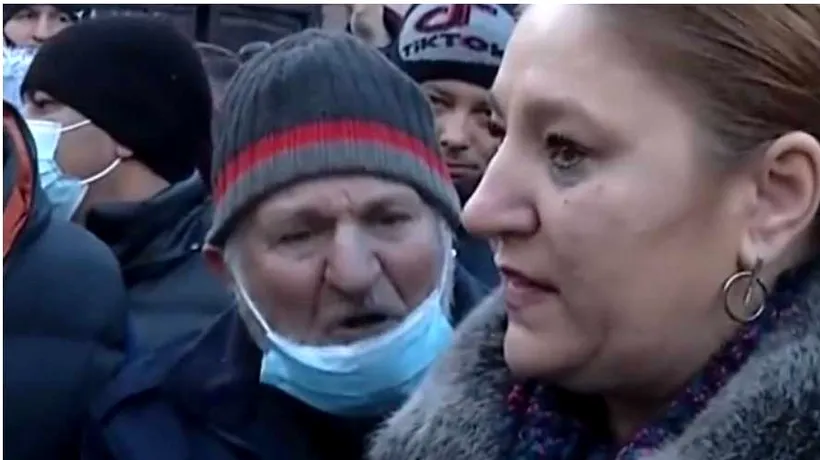 Diana Șoșoacă, în lacrimi printre minerii din Valea Jiului: „Există atâta durere și autoritățile nu iau atitudine!” / Senatoarea a fost primită cu aplauze de protestatari