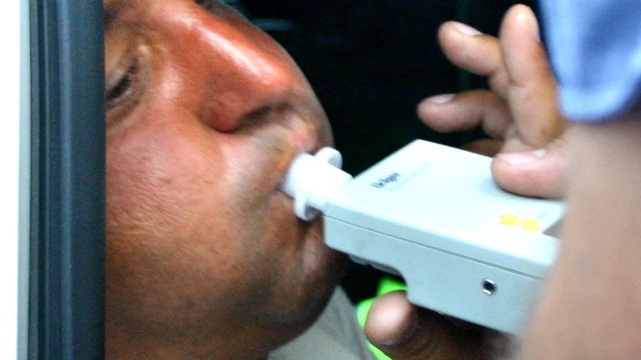 Cu BOCITOARELE la club. Poliția Rutieră lansează o campanie-șoc: „Dacă ai băut, conduci pe ultimul drum