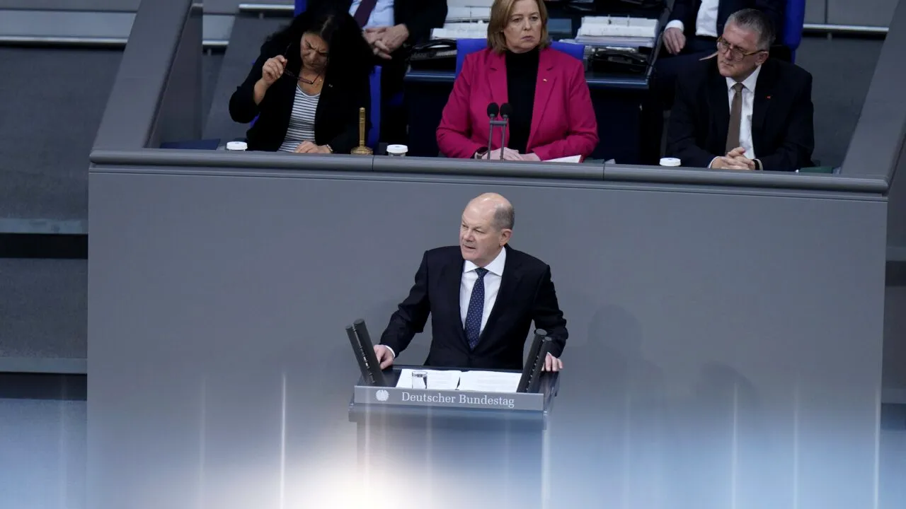 Scholz vrea continuarea investițiilor și acordarea de facilități fiscale, în pofida crizei bugetare / ”Dar trebuie reduse și cheltuielile”