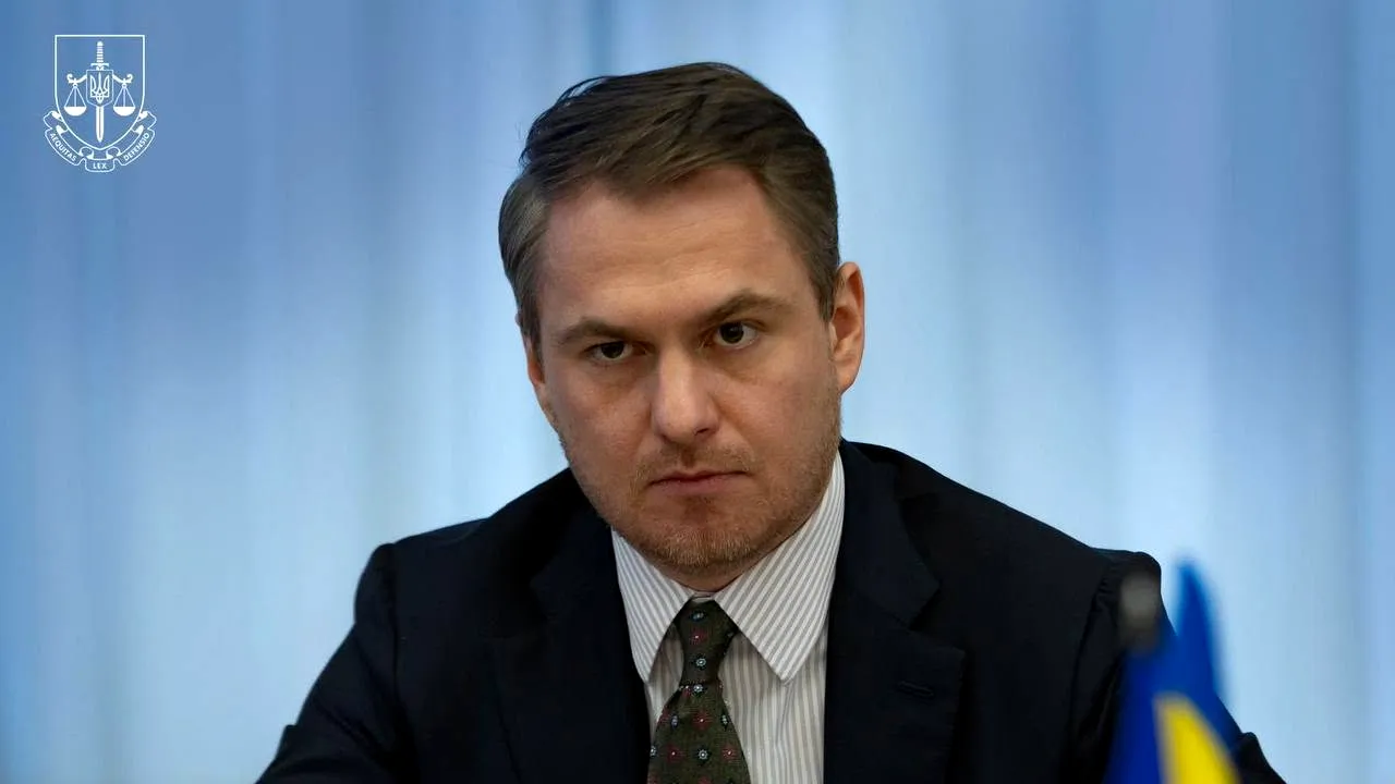 Se conturează tot mai clar fuga în străinătate a fostului procuror general al Ucrainei. Ruslan Kravcenko nu s-a întors încă la serviciu, la câteva zile după încheierea călătoriei sale „oficiale“ de la Paris