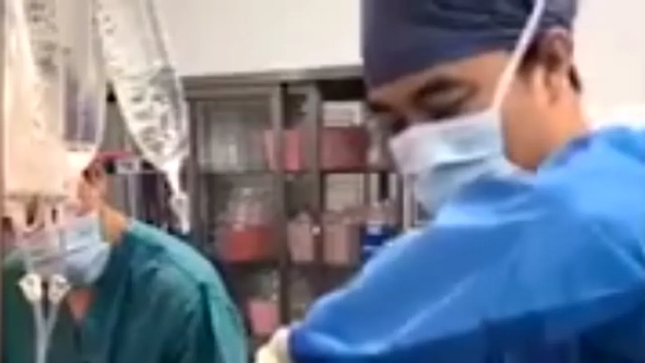 Cum arată plămânii unui bărbat care a fumat timp de 30 de ani: Medicii îngroziți trag un semnal de alarmă: Mai ai curajul să mai fumezi după ce ai văzut asta? - FOTO / VIDEO 