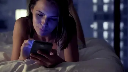 De câte mesaje este nevoie pentru ca tinerii de azi să întrețină relații sexuale. Analiza unui celebru site de tehnologie