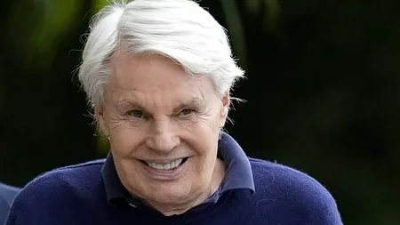 Fostul director general al Abercrombie & Fitch, ARESTAT. Michael Jeffries e acuzat că a exploatat sexual tineri vulnerabili