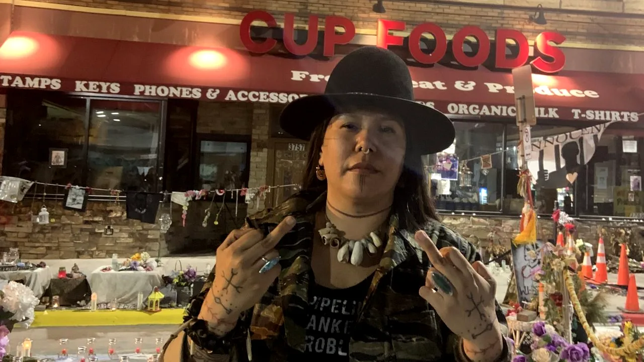 Tânăr de culoare, împușcat mortal de polițiștii din Minneapolis! Reacția societății civile: magazine sparte, mașini incendiate, lupte de stradă! (VIDEO)