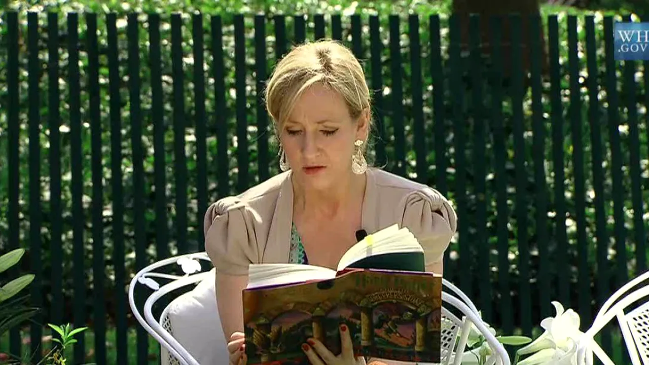 J.K. Rowling, autoarea seriei „Harry Potter”, amenințată cu moartea / „Nu te îngrijora, tu urmezi”