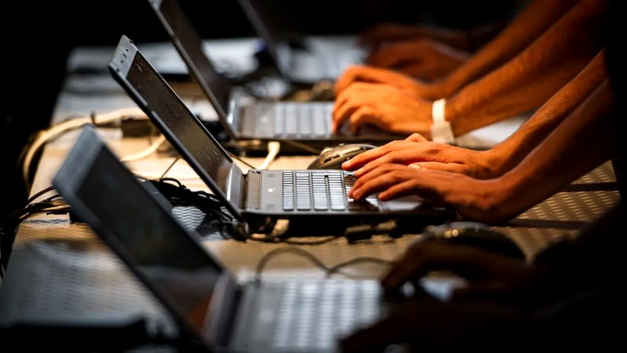 Legea securității cibernetice a fost adoptată. Serviciile secrete primesc liber acces, fără mandat, la datele stocate de furnizorii de internet și telefonie