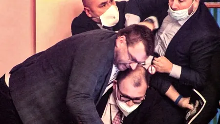 Bătaie în Parlamentul ceh în timpul dezbaterii pentru extinderea stării de urgență