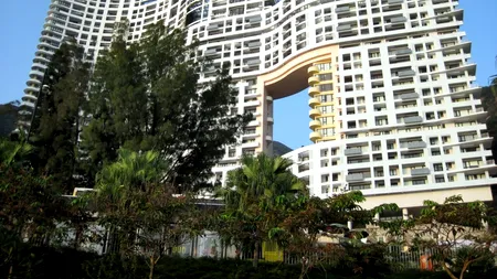 MOTIVUL bizar pentru care chinezii construiesc blocuri cu găuri în mijloc. Misterioasa semnificație a acestor construcții