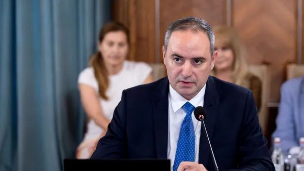 Ministrul Finanțelor merge azi la Bruxelles, să convingă Comisia Europeană că noile TAXE vor reduce deficitul uriaș al României