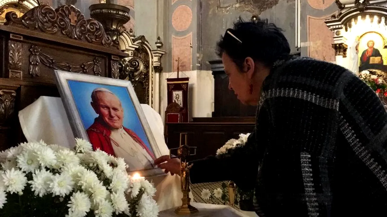 Moaștele Papei Ioan Paul al II-lea, venerate de credicioși în Catedrala Schimbarea la față din Cluj-Napoca