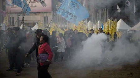 Revoltă în Coreea de Sud. 30.000 de persoane au ieșit în stradă și cer demisia președintei