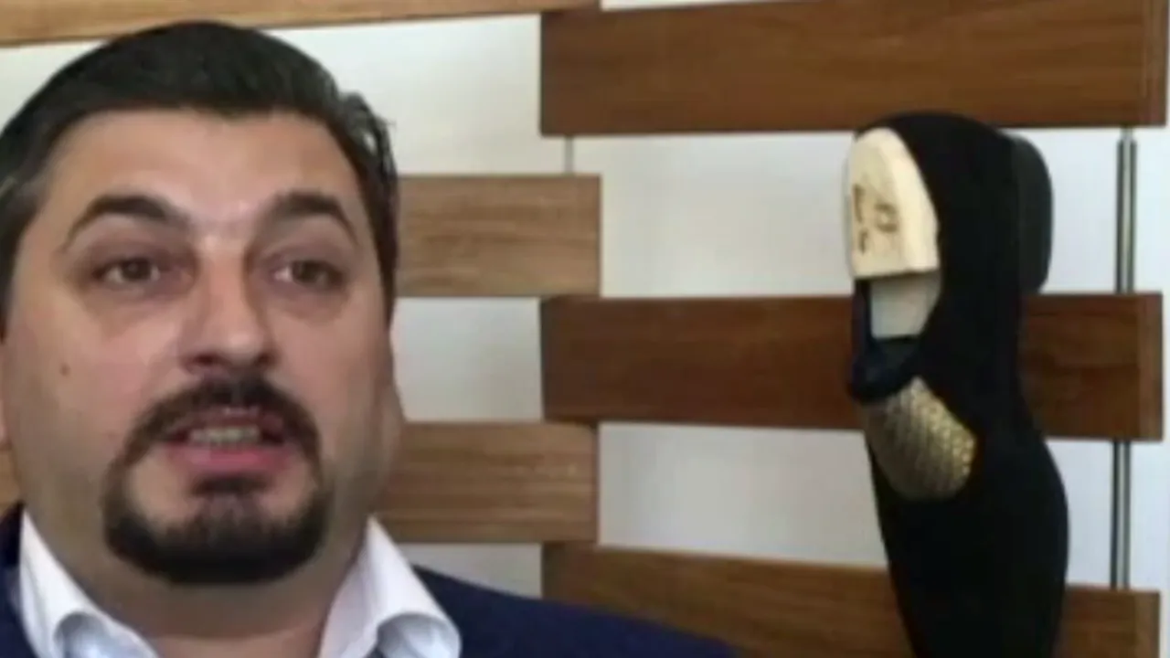 GALERIE FOTO. Aceștia sunt primii pantofi din aur fabricați vreodată. Cât costă și cât a durat crearea lor