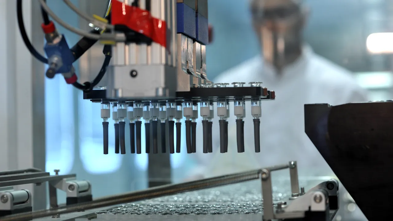 Premierul Cioloș anunță redeschiderea Institutului Cantacuzino