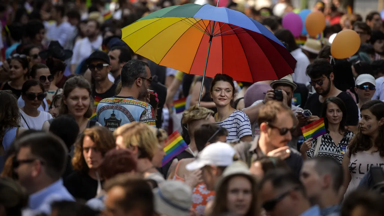 Mesajul unui senator pentru gay: Să fie mulțumiți că nu mai sunt prigoniți cum au fost în alte vremuri