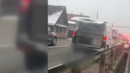 Un sac în care se afla un CADAVRU a căzut din mașina mortuară care îl transporta, pe un drum național din județul Mureș