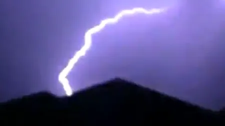 Patru persoane lovite de fulger, în Bulgaria, în timp ce asistau la o competiție sportivă