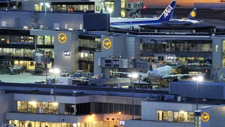 325 de zboruri au fost anulate pe aeroportul din Frankfurt din cauza ninsorii și a poleiului