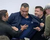 Senator american, scos cu forța, pus la pământ și ÎNCĂTUȘAT în timpul unei conferințe a șefei Departamentului de Securitate Internă