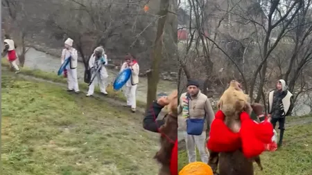 VIDEO Colindătorii străbat străzile Brașovului. Zăpada încă e așteptată