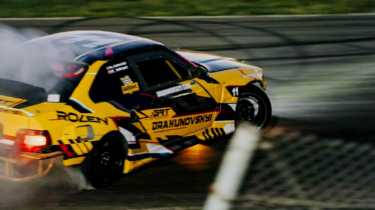 S-a scris istorie la Transilvania Motor Ring: Gabi Imre Jr. câștigă prima etapă de drift desfășurată integral noaptea