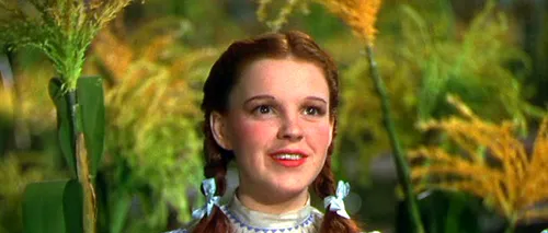 Pentru ce sumă a fost vândută rochia purtată de „Dorothy în „Vrăjitorul din Oz