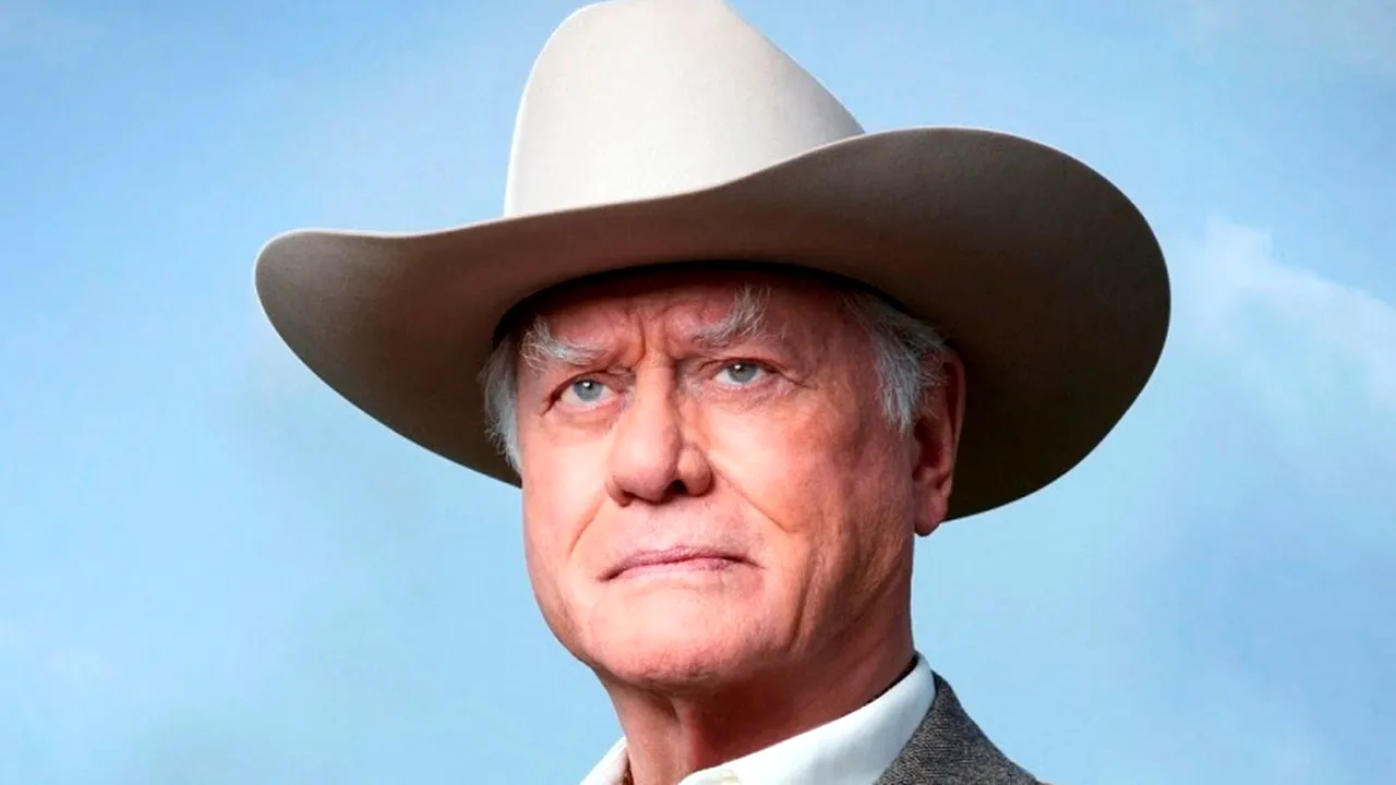 O curea încrustată cu bijuterii care a aparținut actorului Larry Hagman, scoasă la licitație