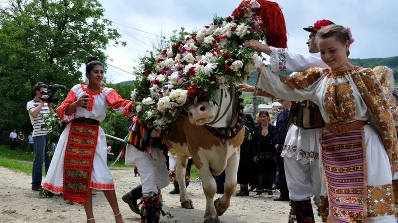 RUSALII 2012 - tradiții neobișnuite.  La Bistrița-Năsăud, are loc 