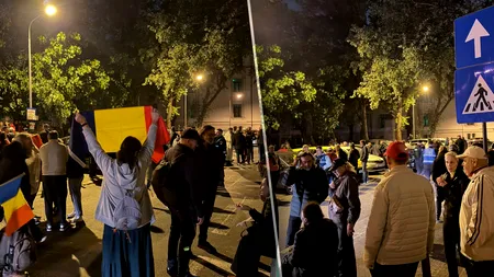 A 20-a noapte de proteste în fața Arestului Central, unde este închis Călin Georgescu. Sunt prezenți 150 de susținători