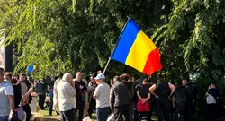Ciobanii își strigă nemulțumirile în Piața Victoriei. Vor să nu le mai fie omorâte animalele, iar exporturile să fie deschise: „Nimeni nu ne crede”