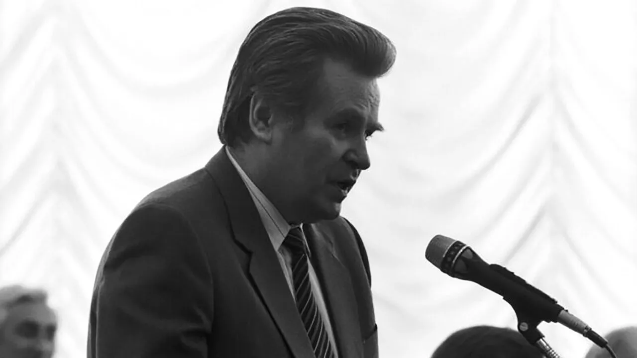 Scenariu cu repetiție la Moscova: Fostul șef al celui mai cunoscut ziar din URSS a murit după ce a CĂZUT de la fereastra unui bloc