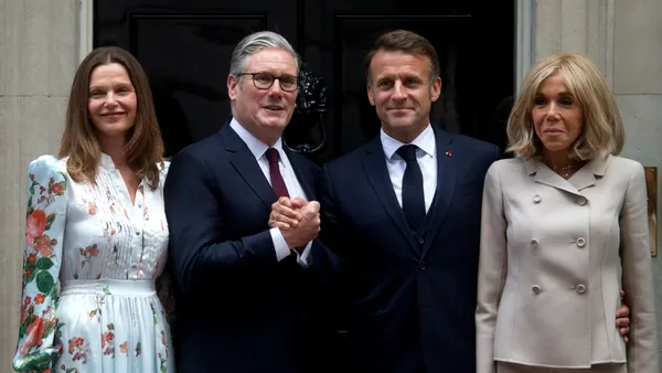 Starmer și Macron condamnă atacurile Iranului asupra Emiratelor și cer oprirea imediată a escaladării tensiunilor din Golf