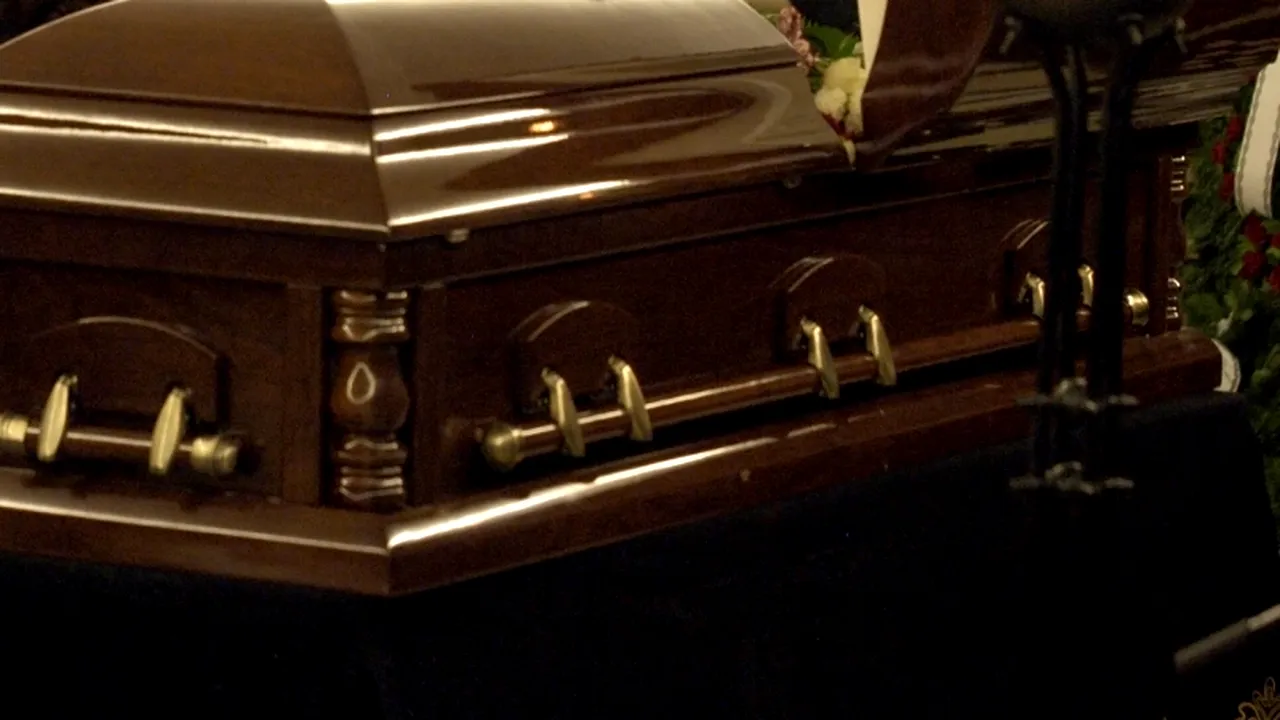 Statul român ar urma să deconteze repatrierea românilor decedați pe teritoriul UE