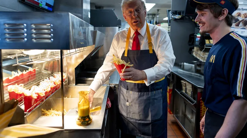 Donald Trump „s-a angajat” la McDonald’s. A preluat comenzi și a preparat cartofi prăjiți: „E nevoie de multă pricepere pentru a face rapid și bine”