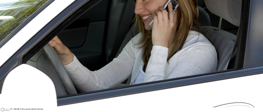 SUSPENDAREA permisului și 20 de puncte AMENDĂ pentru șoferii care țin în mână TELEFONUL sau TABLETA la VOLAN