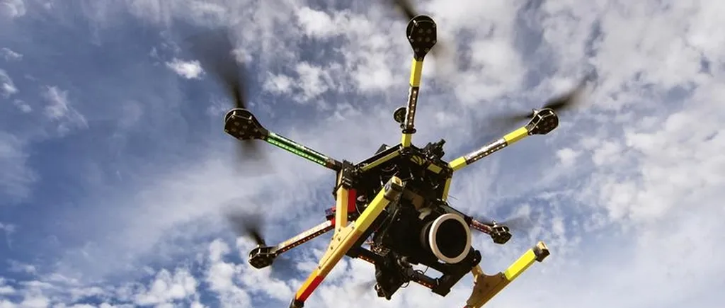 Zborurile unor drone în zonele sensibile ale Parisului, menite să arate că statul este incapabil să apere populația