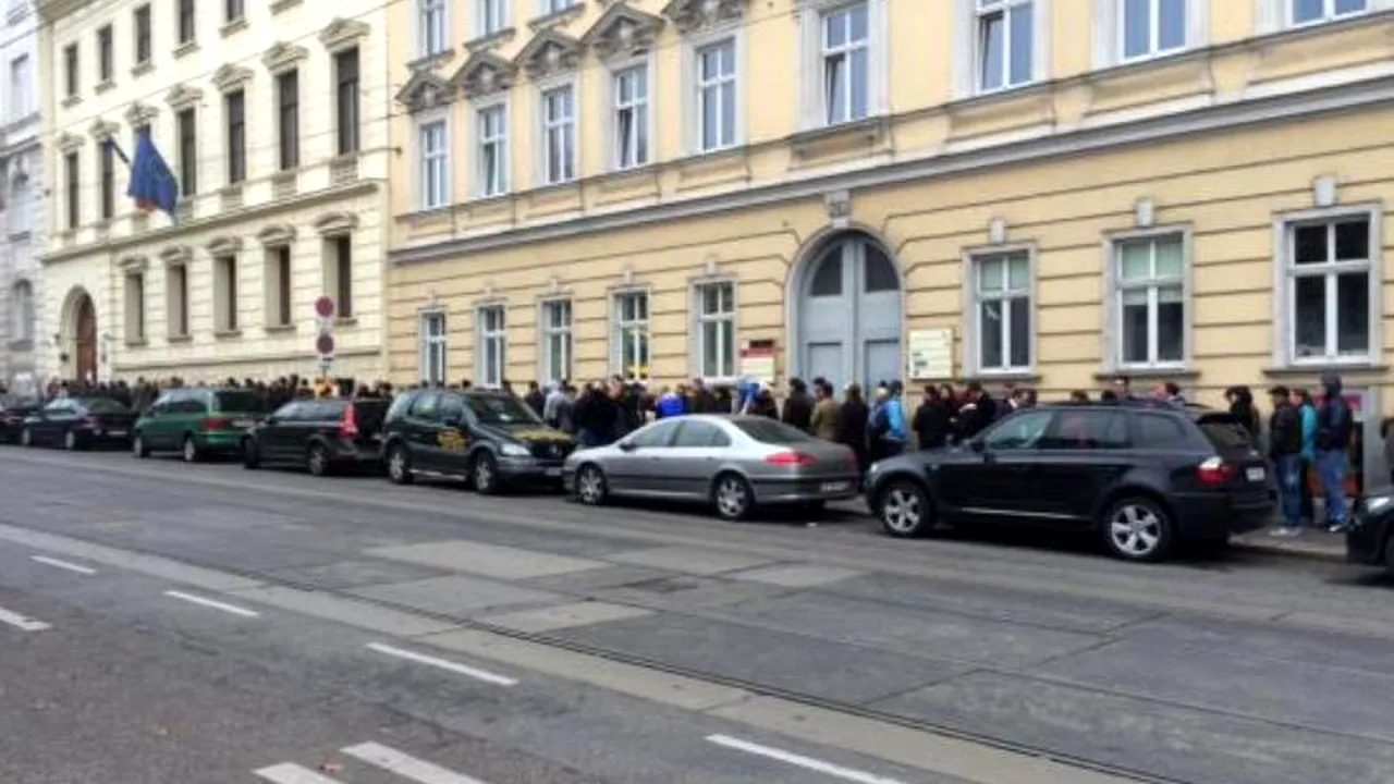 ALEGERI PREZIDENȚIALE 2014. Mai mulți români din Viena au fost dați afară din secția de votare. 