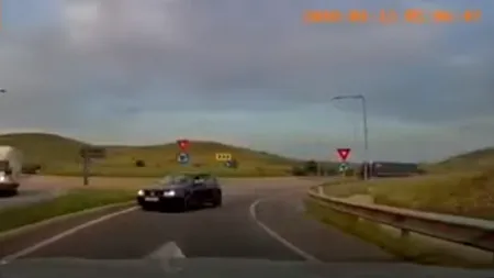 Poliția caută un șofer care a fost filmat circulând pe constrasens pe A3, în județul Cluj (VIDEO)