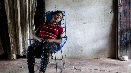 Tinerele vaccinate împotriva HPV dintr-o localitate din Columbia manifestă simptome inexplicabile