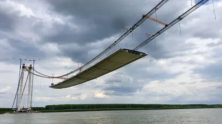 GALERIE FOTO | Imagini spectaculoase cu cel mai mare pod din România și al treilea din Europa. Cum se montează tablierul la „Golden Gate” de Brăila