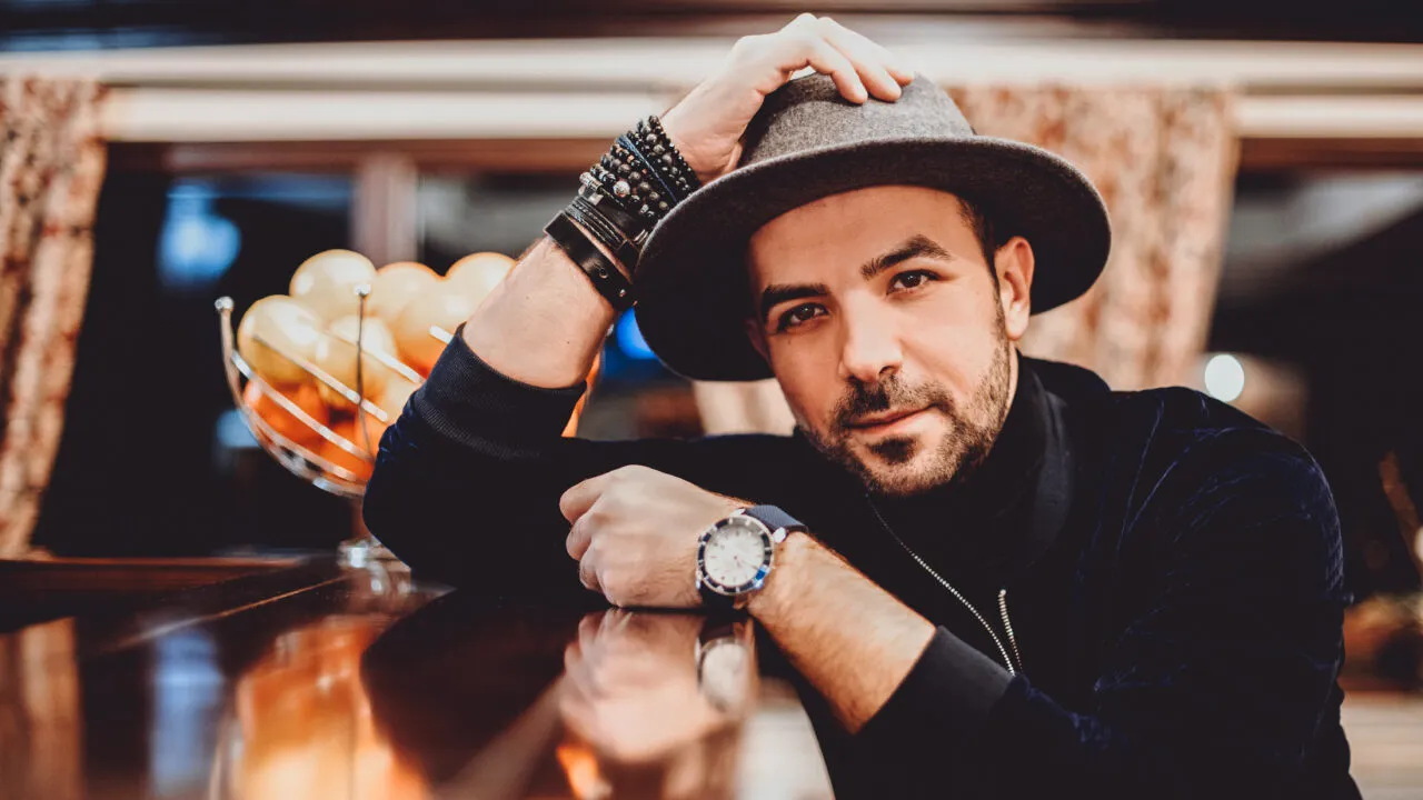 Gânduri de scriitor. Narcis Avădanei: ”Lumina e la noi!”