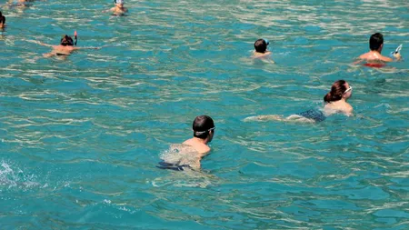 100 de elevi, în izolare după ce s-au întors dintr-o tabără la mare. Trei cazuri de Covid-19!