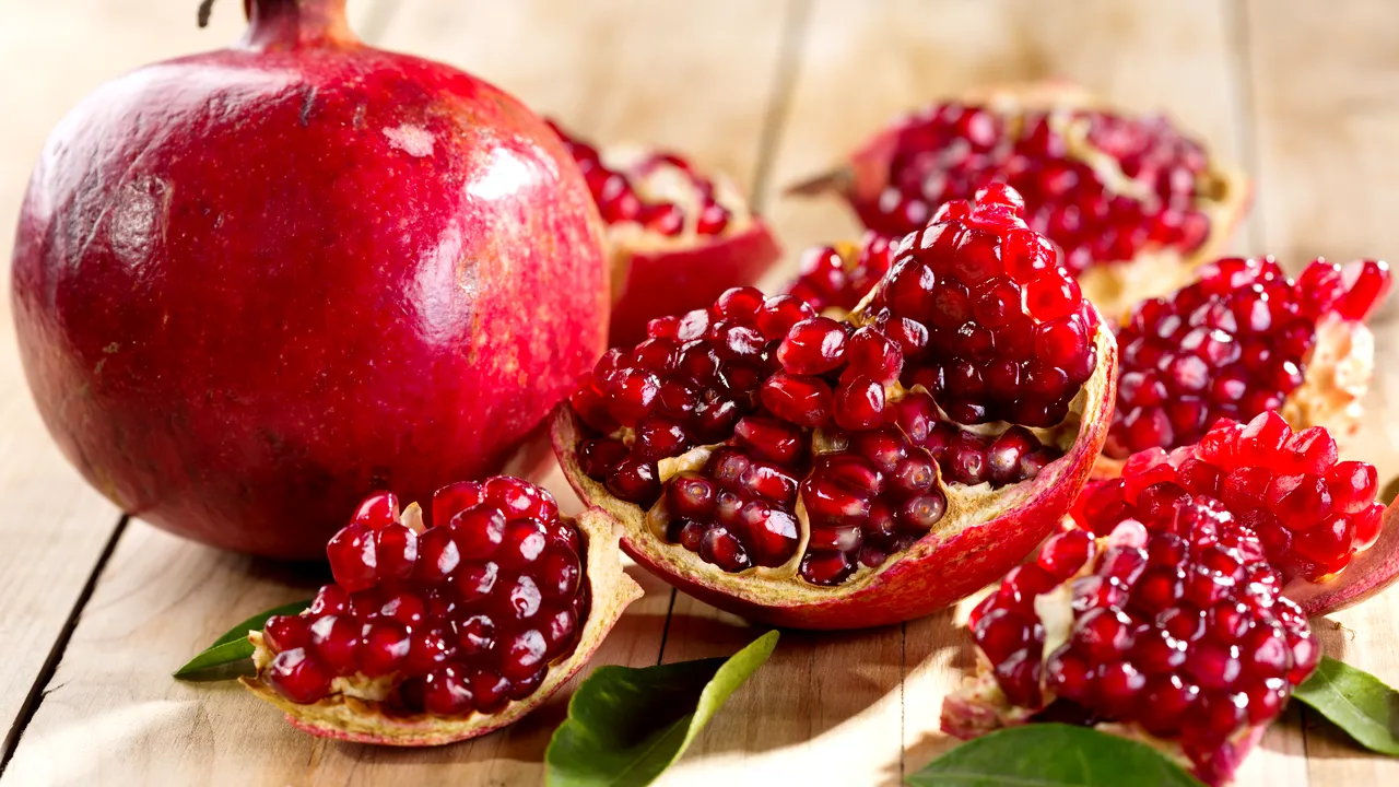 Beneficiile pentru sănătate ale rodiei și ananasului