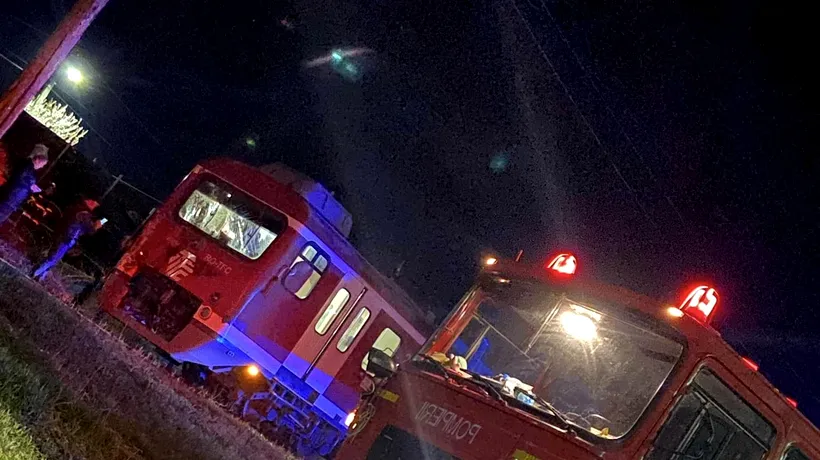 Accident feroviar în comuna Măgurele. Un tren plin de călători s-a ciocnit cu un autotren încărcat cu lemne