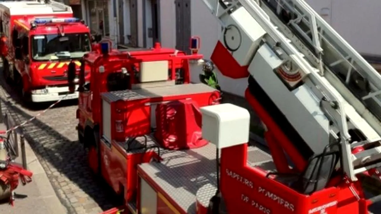 Incendiu puternic în Paris. Pompierii au primit 400 de apeluri telefonice