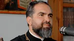 Controversatul preot Ciprian Mega, care anterior a dat foc unei mașini intenționat, a sfințit o biserică, deși Episcopia Ortodoxă a Oradiei l-a suspendat din funcţia de paroh
