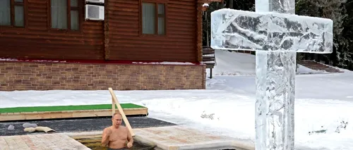 Vladimir Putin, la bustul gol în apă înghețată. Ruşii sfidează pandemia cu băi în apele îngheţate